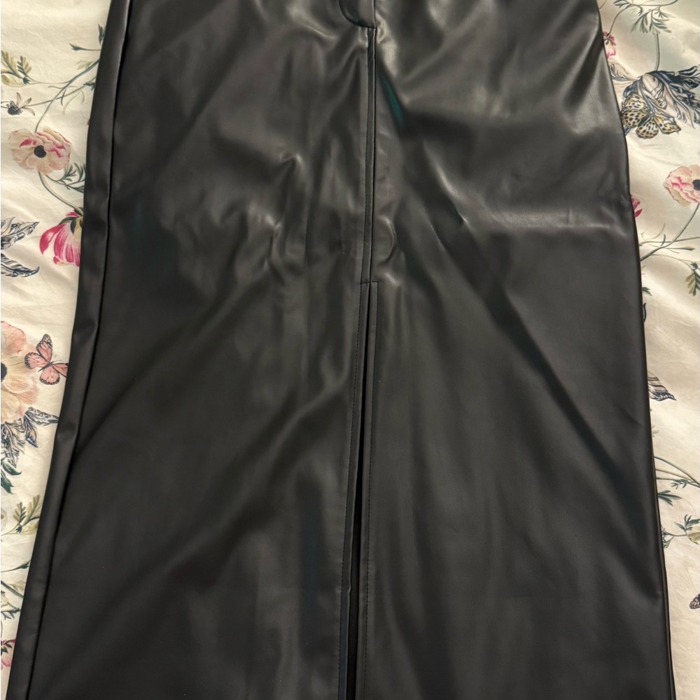 Commense Sleek Black Maxi Skirt